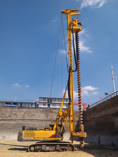 2013年6月徐工XR150DCFA长螺旋钻机在张家港进行房建桩施工